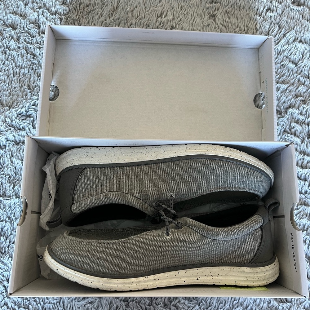 Men’s Size 6 Sonoma Slip On Shoe NWT